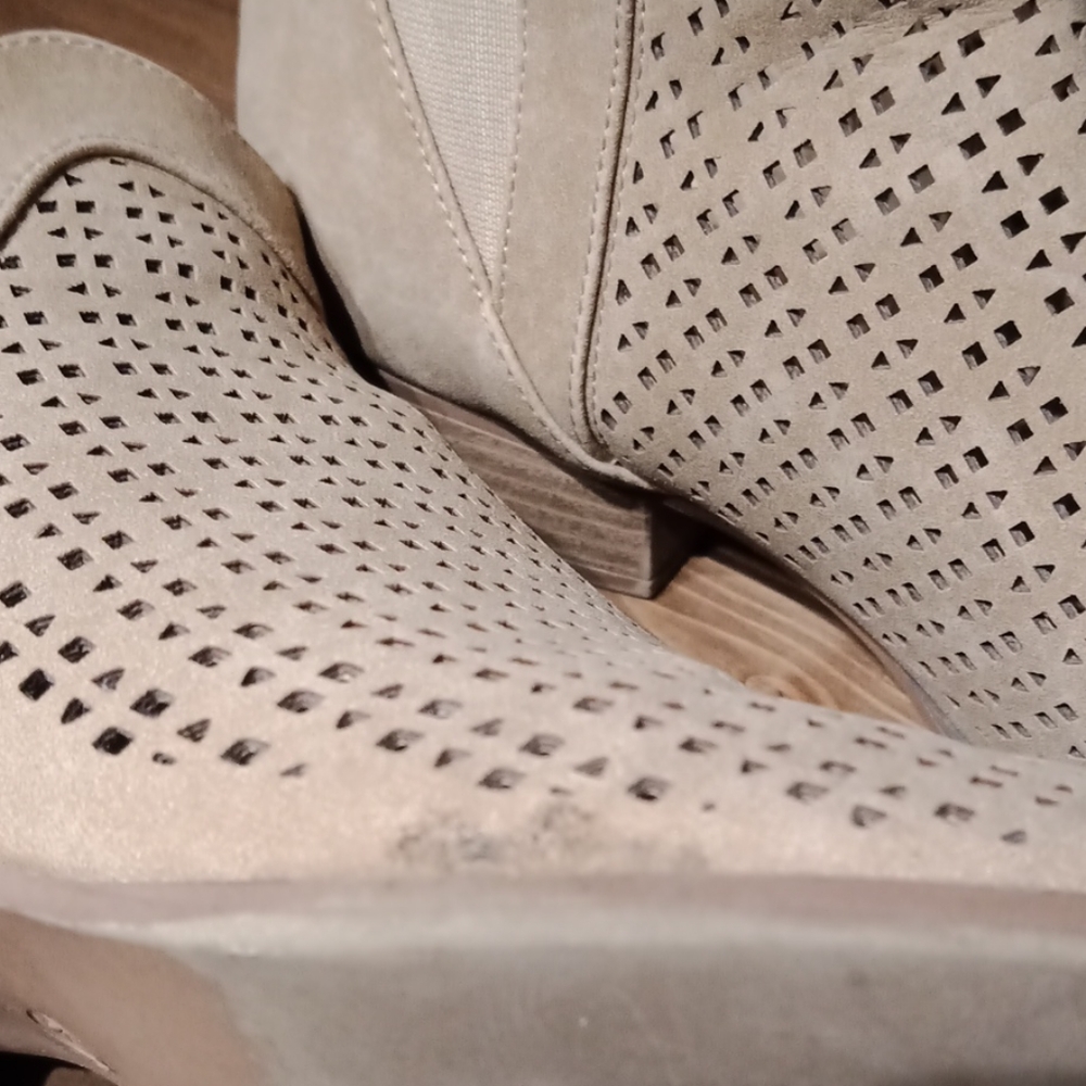Restricted booties - Picture 4 of 8